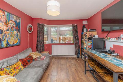 2 bedroom flat for sale, Briaris Close, London