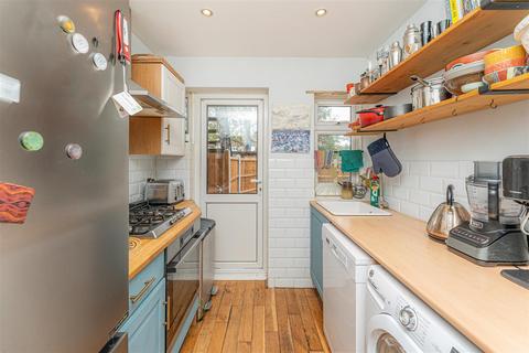 2 bedroom flat for sale, Briaris Close, London