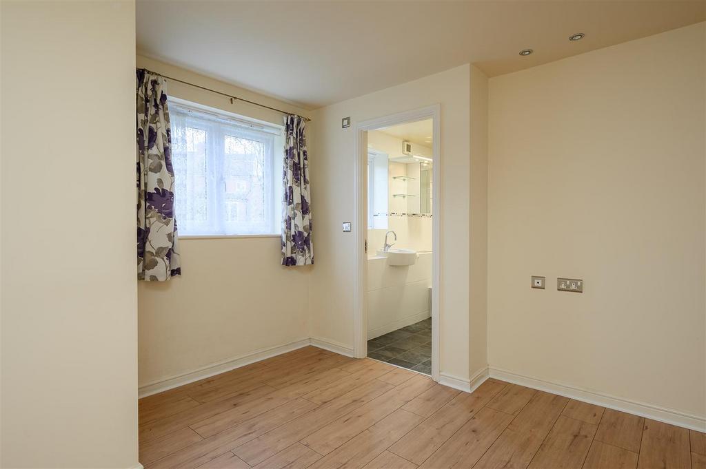 Bedroom one / en suite