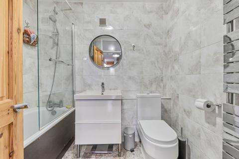 2 bedroom flat for sale, Heathfield Road, Earlsfield, London, SW18