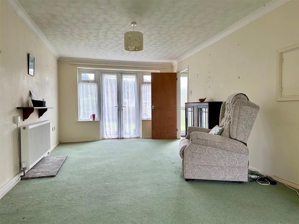 Living Room 2.jpg