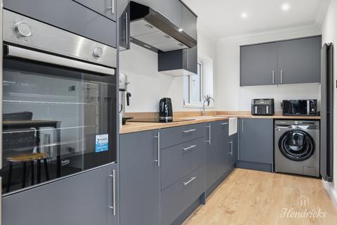 2 bedroom bungalow for sale, Feeches Road, Southend-on-sea, SS2 6