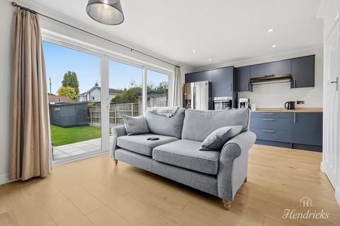 2 bedroom bungalow for sale, Feeches Road, Southend-on-sea, SS2 6
