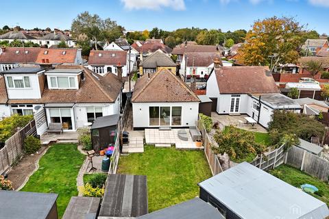 2 bedroom bungalow for sale, Feeches Road, Southend-on-sea, SS2 6