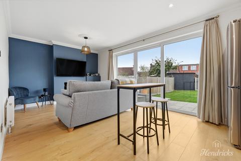 2 bedroom bungalow for sale, Feeches Road, Southend-on-sea, SS2 6