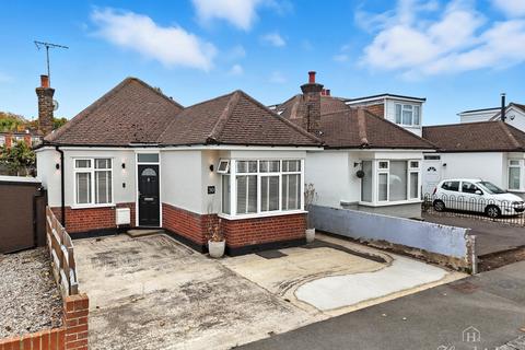 2 bedroom bungalow for sale, Feeches Road, Southend-on-sea, SS2 6