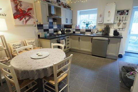 2 bedroom terraced house to rent, Buxton Road, Chapel-En-Le-Frith, SK23