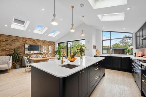 Mayo Road, Walton-on-Thames, KT12