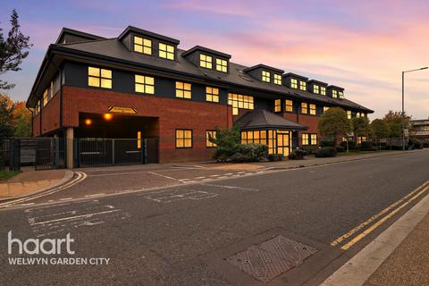 undefined, Great North Road, Hatfield