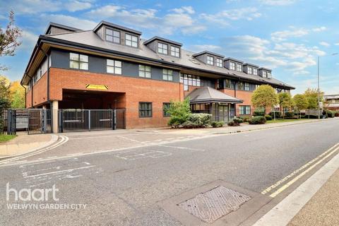 2 bedroom apartment for sale, Great North Road, Hatfield