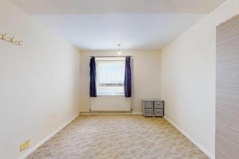 2 bedroom flat to rent, Convent Way, Southall UB2