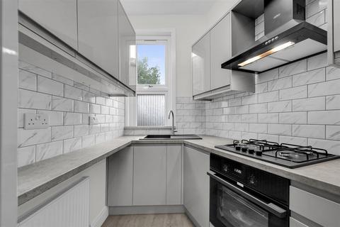 2 bedroom flat for sale, Chapter Road, London NW2