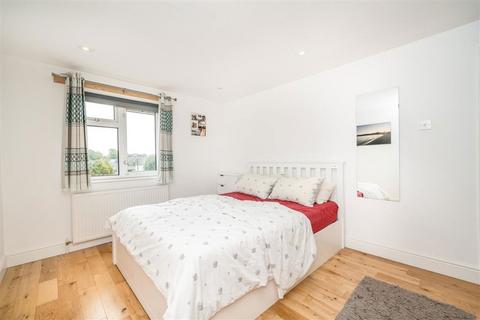 undefined, Little Queens Road, Teddington TW11