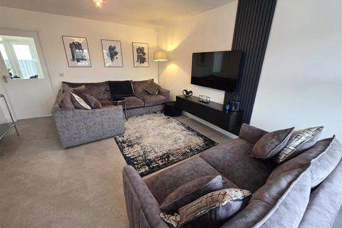 3 bedroom detached house to rent, Machrie Way, Fardalehill, Kilmarnock