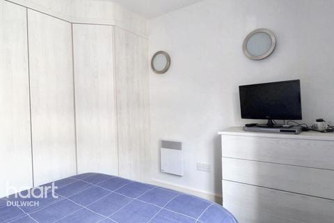 1 bedroom apartment for sale, Southampton Way, LONDON