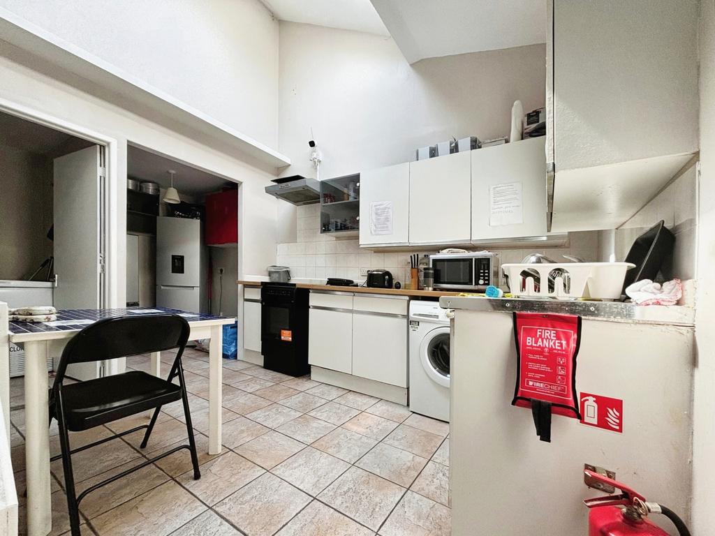 9f767fce-Kitchen