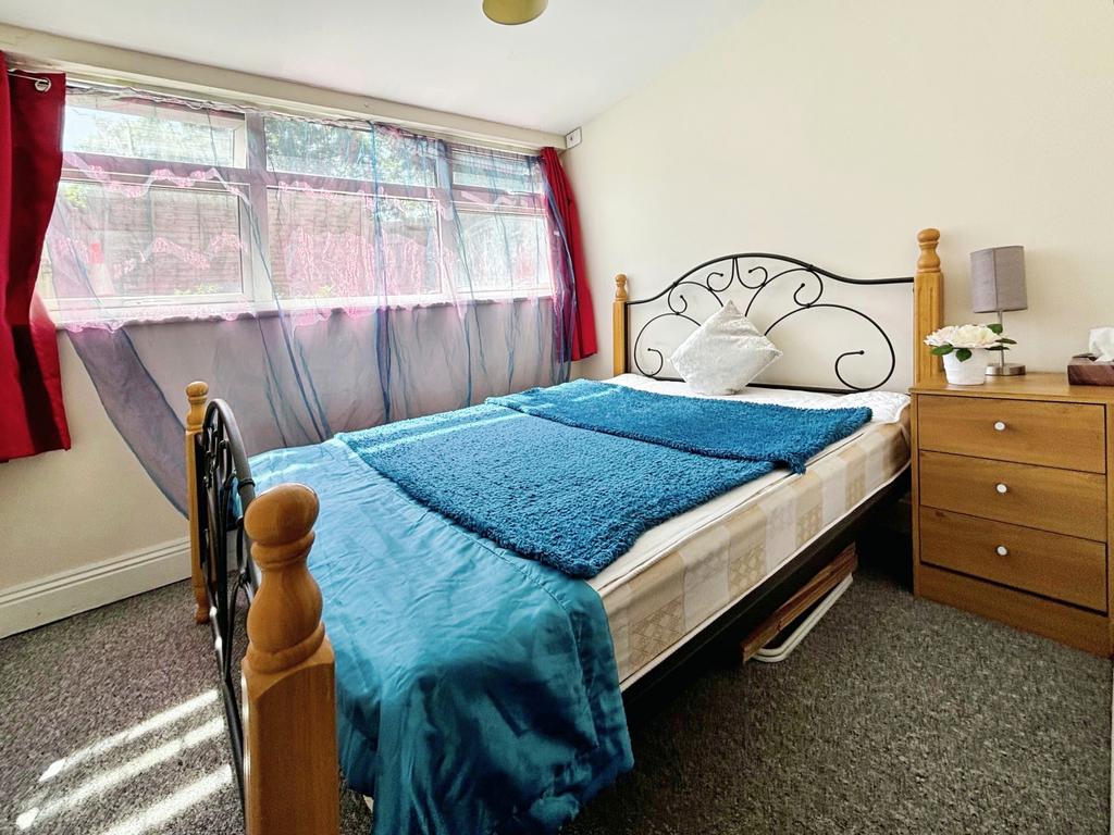 Ea0d436d-Bedroom 201