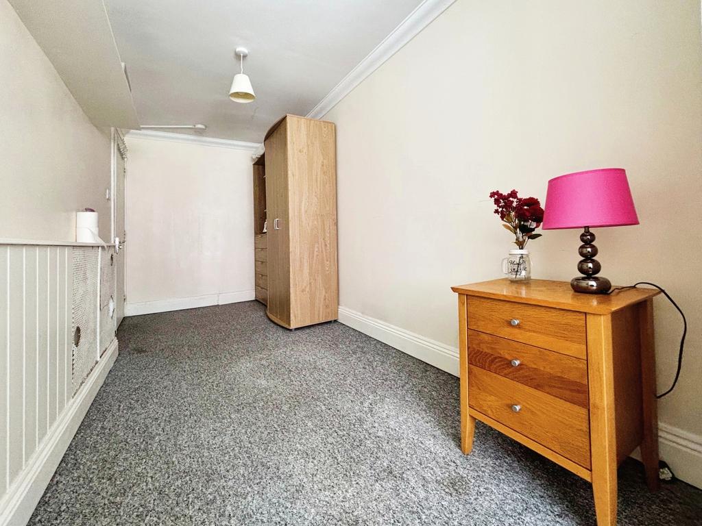 B65a4e39-Bedroom 201