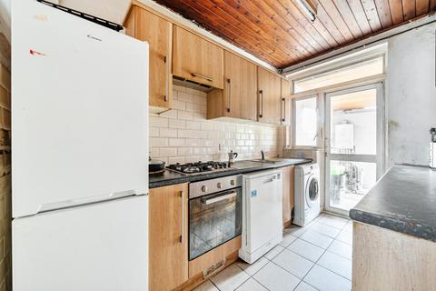undefined, Commonside East, Mitcham CR4