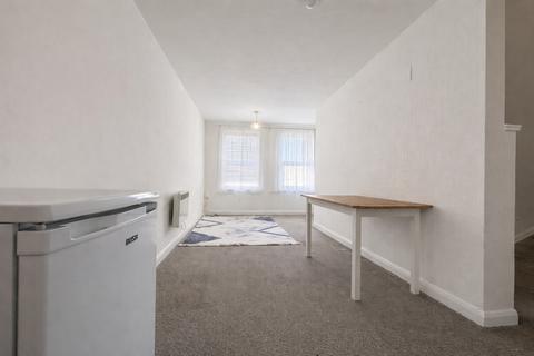 1 bedroom flat to rent, 1 Bedroom Flat To Let - HP12