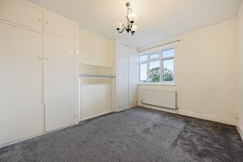 3 bedroom flat to rent, Long Drive, Acton
