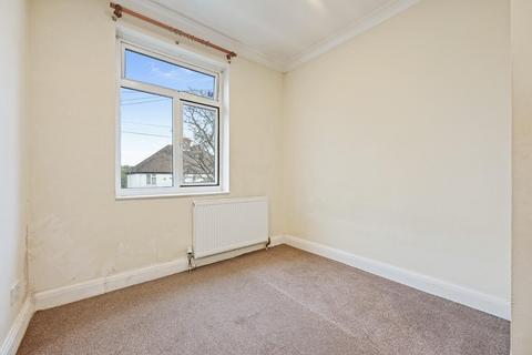 3 bedroom flat to rent, Long Drive, Acton