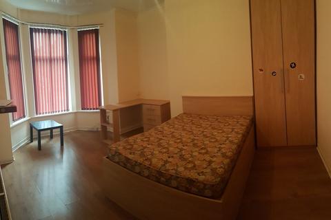 8 bedroom semi-detached house to rent, Egerton Road, Manchester
