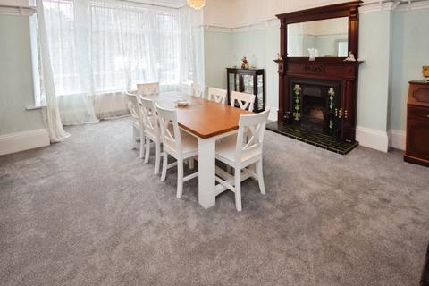 6 bedroom semi-detached house for sale, Bingley Road, Bradford BD18