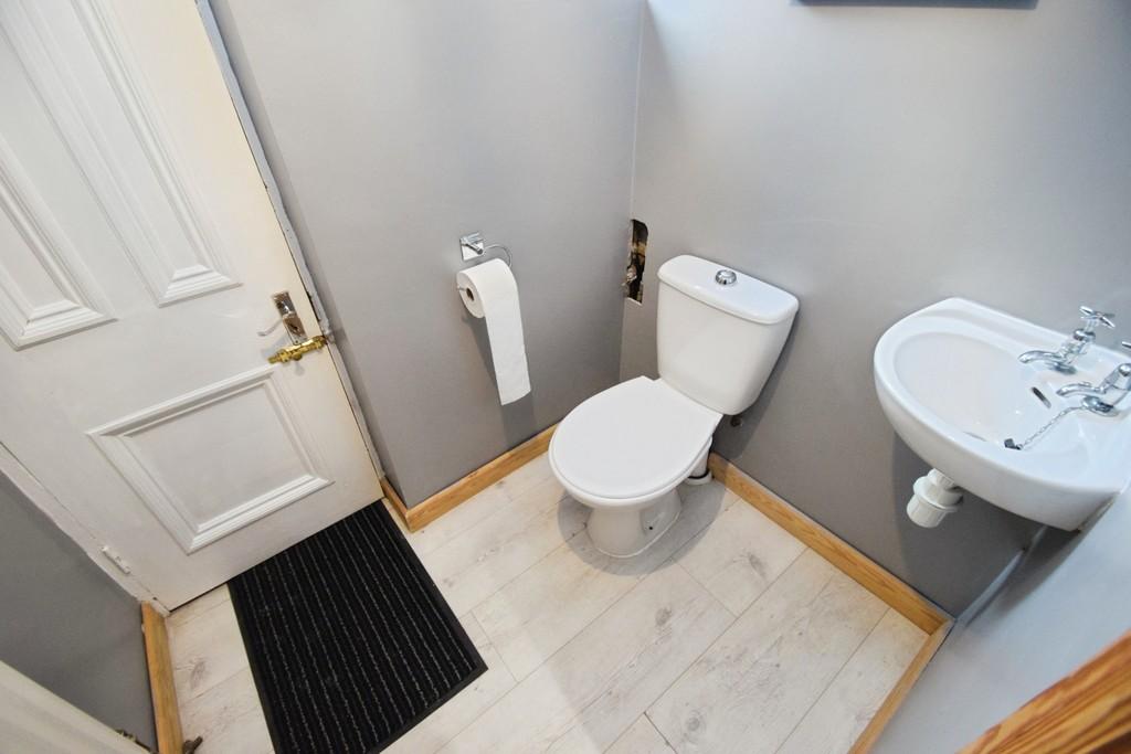 3fee448d-WC 201