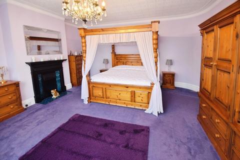 6 bedroom semi-detached house for sale, Bingley Road, Bradford BD18