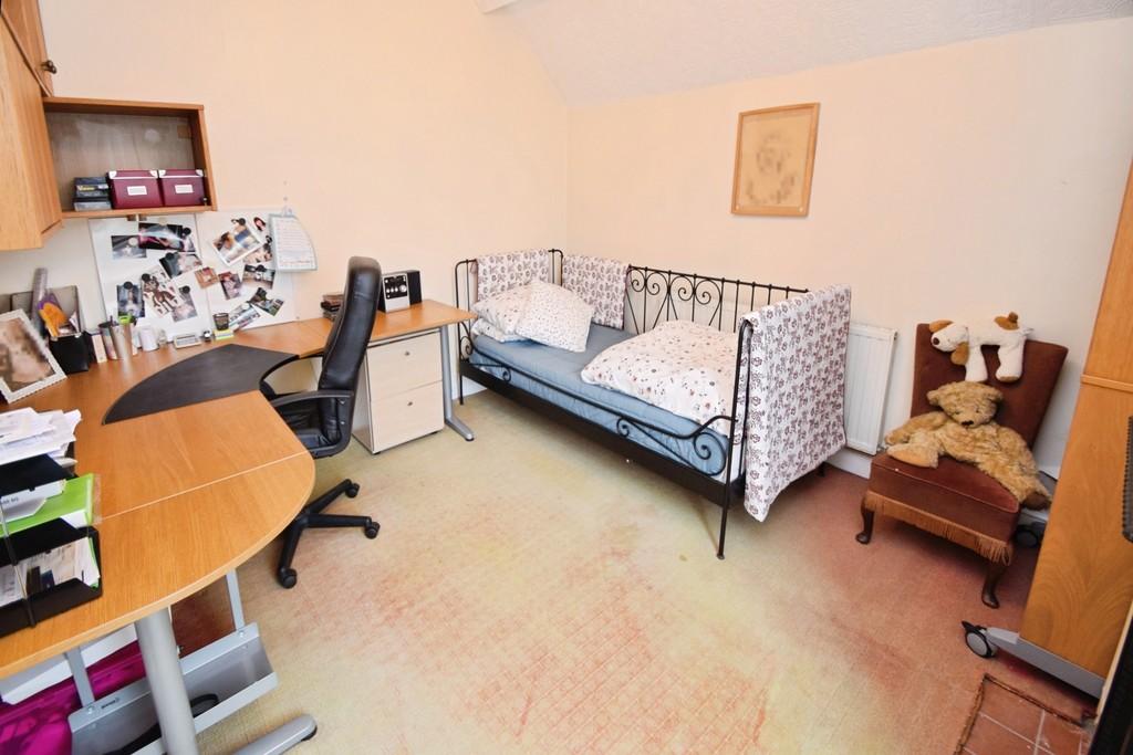 1d7ad33a-Bedroom 203