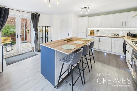 4 bedroom detached house for sale, Roxburgh Close, Arnold, Nottingham
