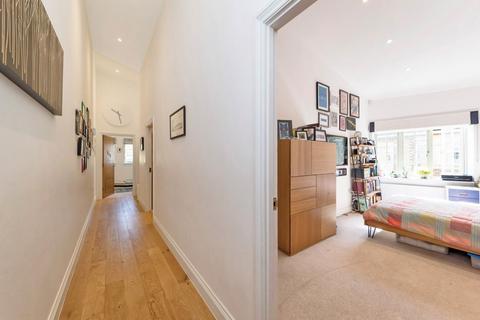 1 Burgess Mews, London, SW19 1UF