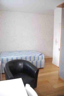 Studio to rent, Dollis Road, London N3