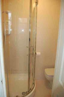 Studio to rent, Dollis Road, London N3