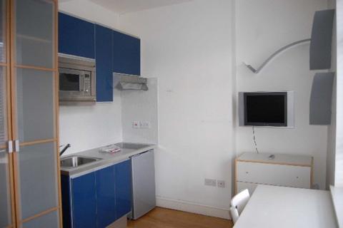 Studio to rent, Dollis Road, London N3