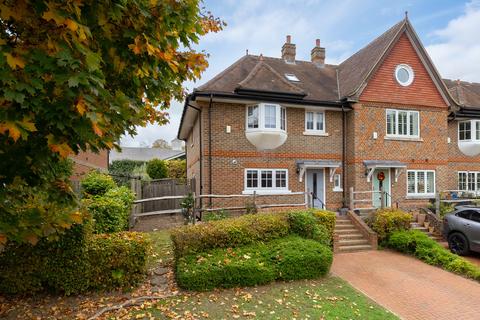 4 bedroom end of terrace house for sale, St Pauls Mews, Dorking