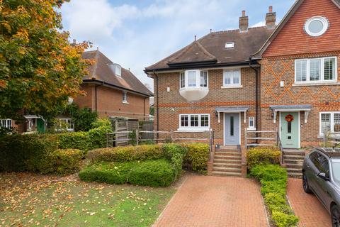 4 bedroom semi-detached house for sale, St Pauls Mews, Dorking