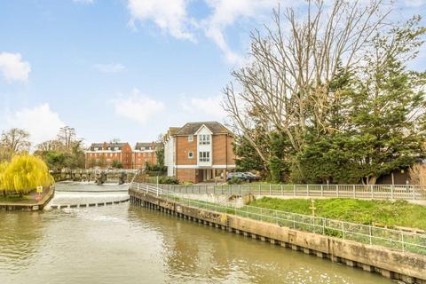 1 bedroom flat to rent, Hampton Court Way, East Molesey KT8