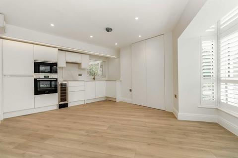 1 bedroom flat to rent, Hampton Court Way, East Molesey KT8