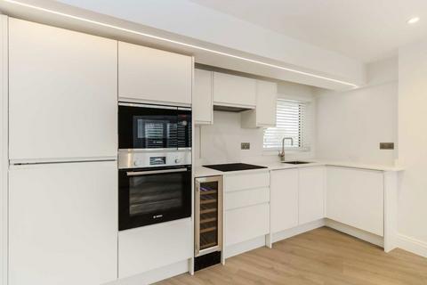 1 bedroom flat to rent, Hampton Court Way, East Molesey KT8