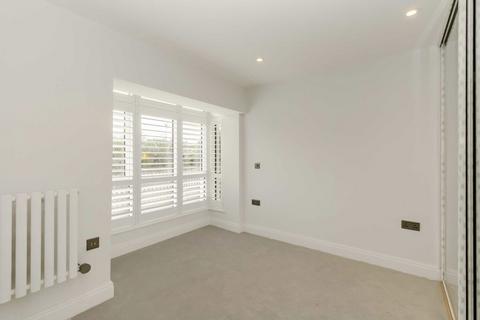 1 bedroom flat to rent, Hampton Court Way, East Molesey KT8