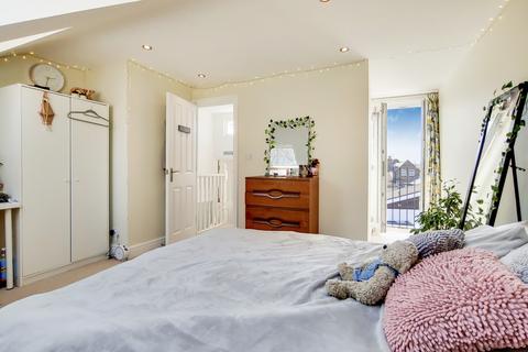 1 bedroom in a house share to rent, Scawen Road, London SE8