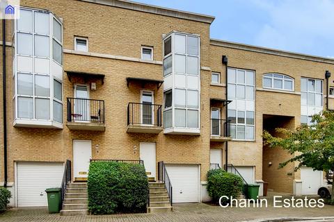 1 bedroom in a house share to rent, Queen of Denmark Court, London SE16