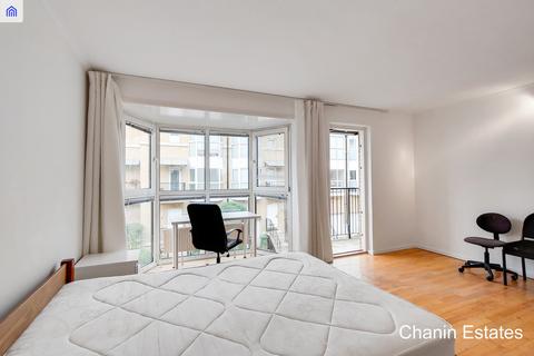 1 bedroom in a house share to rent, Queen of Denmark Court, London SE16