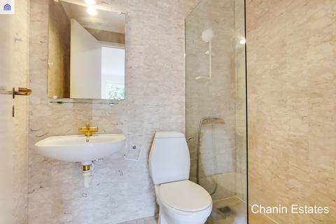1 bedroom in a house share to rent, Queen of Denmark Court, London SE16