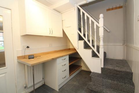 2 bedroom cottage to rent, Westside, Summerhouse