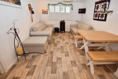 2 bedroom flat for sale, Hameldown Way, NEWTON ABBOT, Devon.