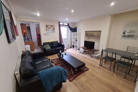 3 bedroom house to rent, Ash Grove, Leeds LS6