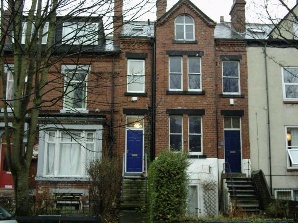 A charming view of the front exterior of a trad...